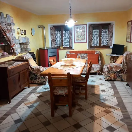 - Metato Sulle Alpi Apuane * Mezzana (Lucca)
